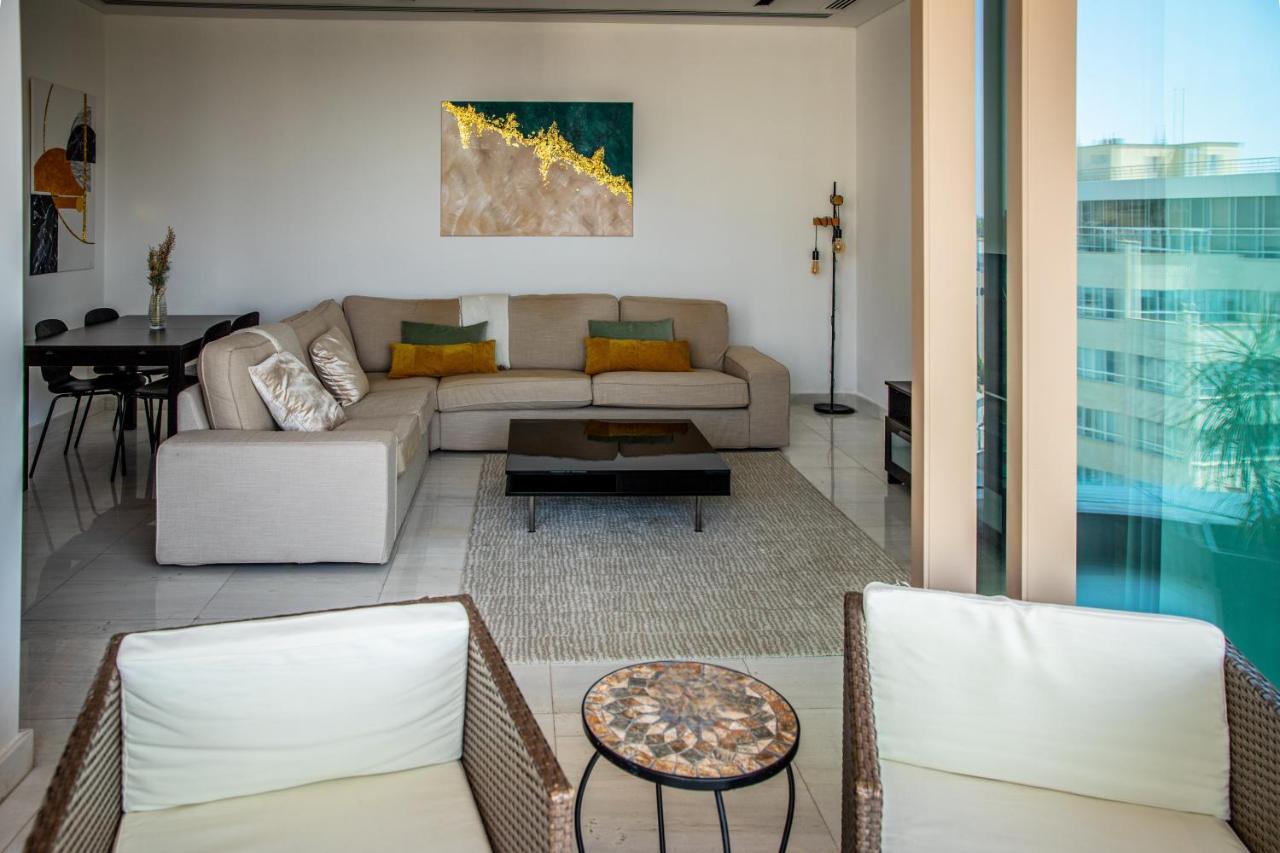 Phaedrus Living: 360 Tower Luxury Flat Apartment Nicosia Luaran gambar