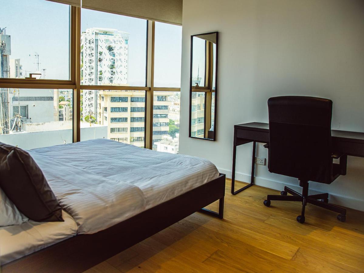 Phaedrus Living: 360 Tower Luxury Flat Apartment Nicosia Luaran gambar